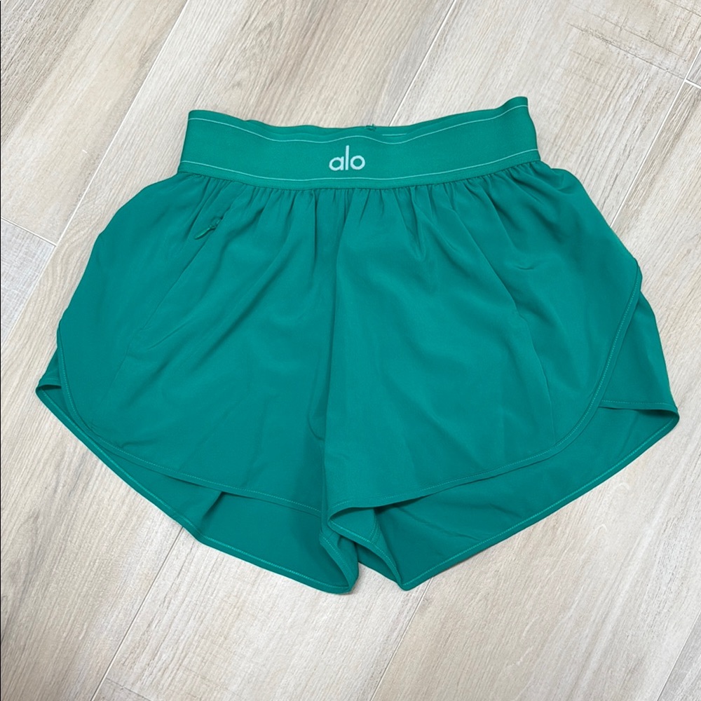 NWOT Alo green shorts